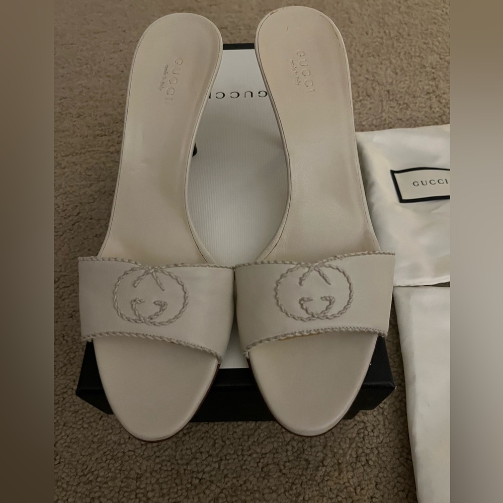 Brand new Vintage Gucci Women's Cream Mules with Logo Detail - Picture 3 of 7